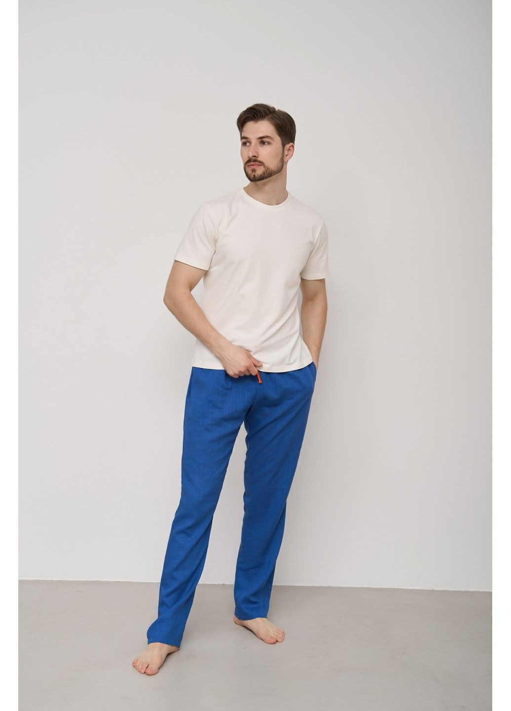 Піжама чоловіча футболка молочна + штани льон сині Handy Wear (280931911)
