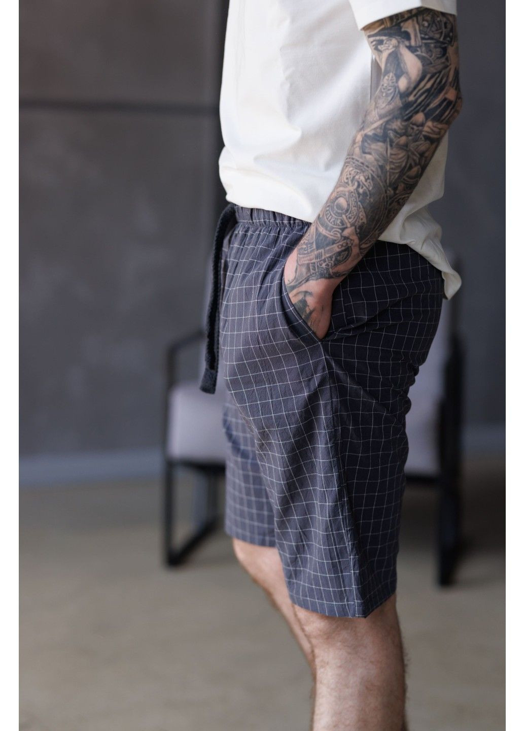 Пижама мужская футболка молочная + шорты HOMELY в клетку графит Handy Wear (337715535)