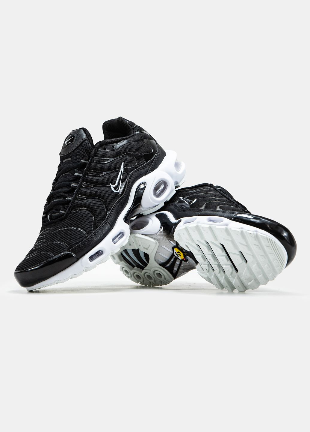 Черные демисезонные кроссовки мужские и женские nike air max tn plus black | найк аир макс тн плюс черные No Brand