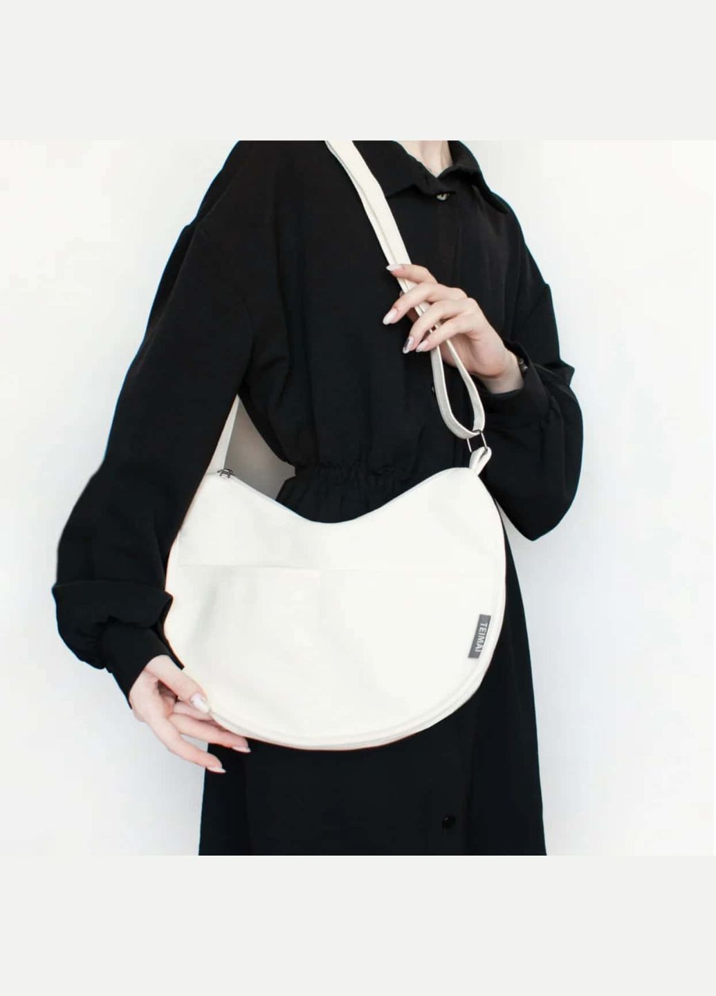 Белая округлая сумка через плечо большая много отделений кросс-боди мессенджер однотонный винтаж минимализм на учебу No Brand (315351132)