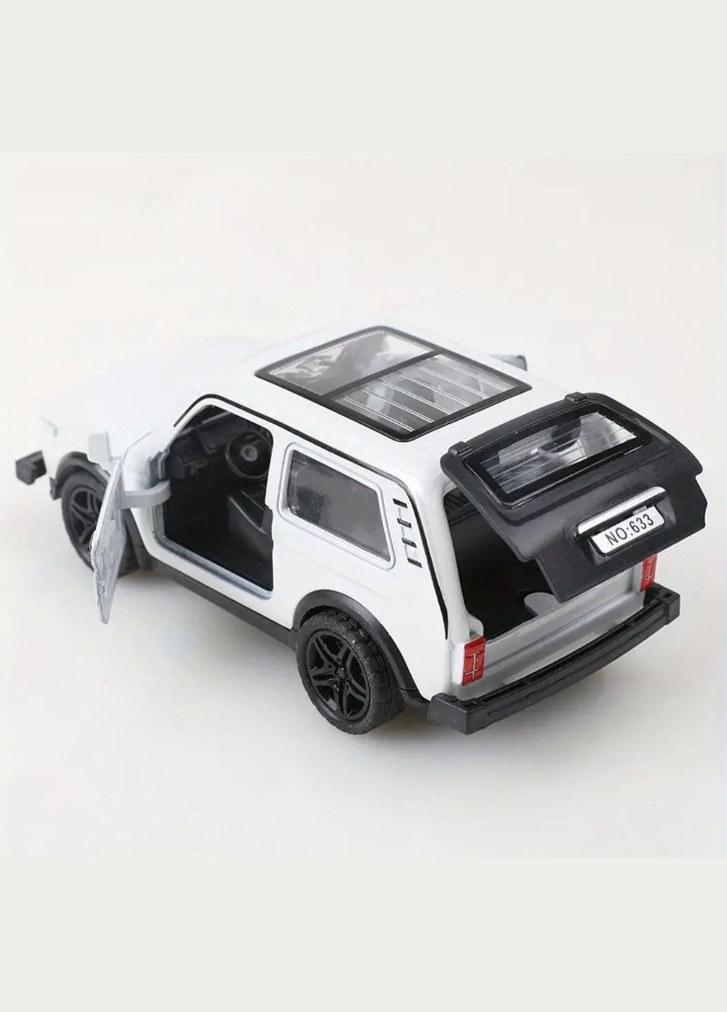 Металлическая игрушечная машинка "Lada Niva 4x4" с открывающейся дверью и люком, 1:32, белая No Brand (346871899)
