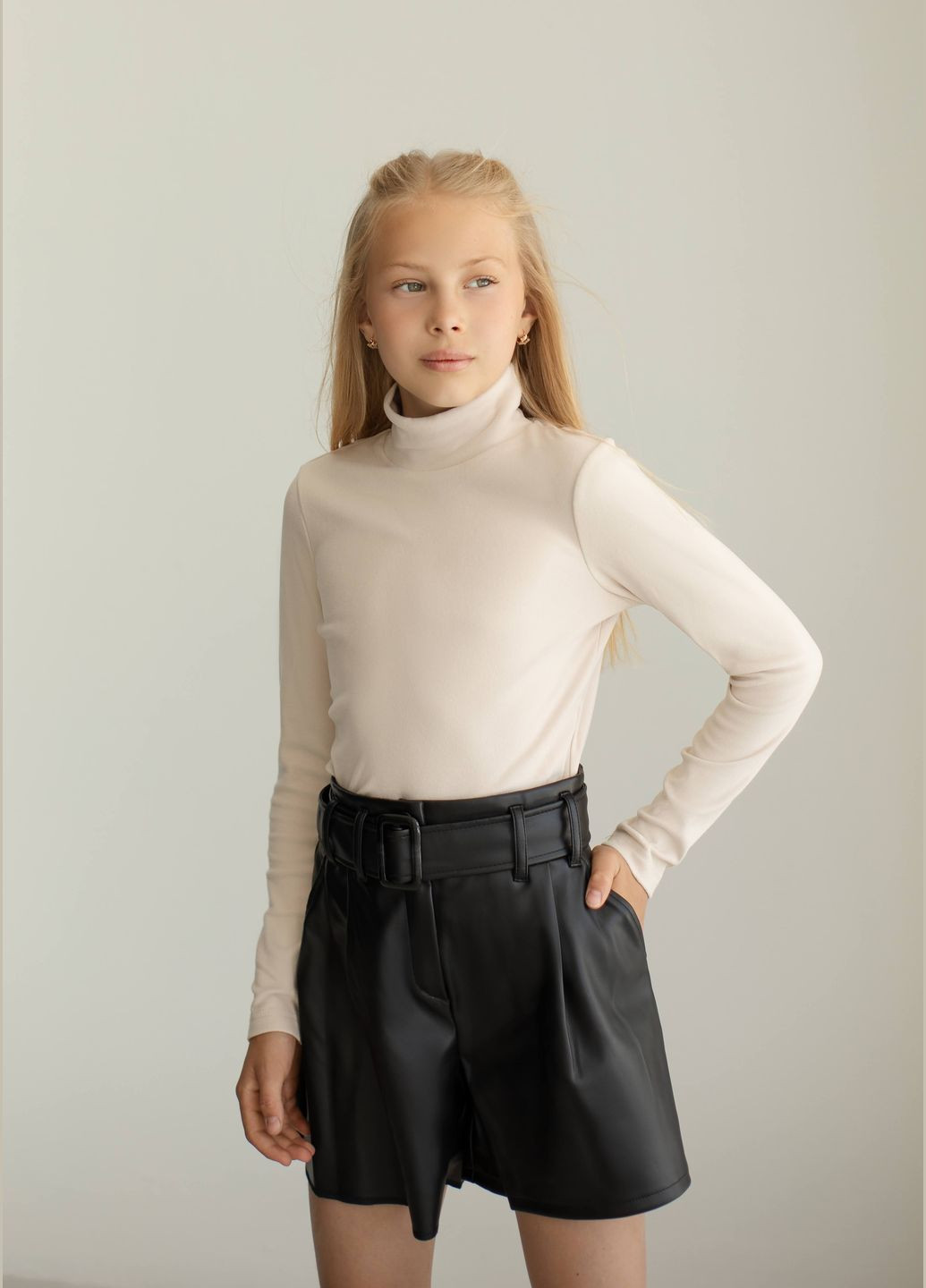 Водолазка для девочки из микрофлиса "Alice" в бежевом цвете — базовый элемент для стильных и теплых образов No Brand (303401835)