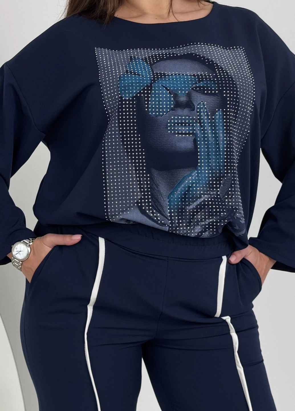 Костюм жіночий зі стразами світшот та штани No Brand (319327451)
