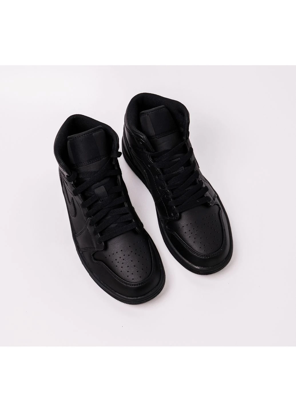 Черные демисезонные кроссовки 1 mid black 554724-093 Air Jordan