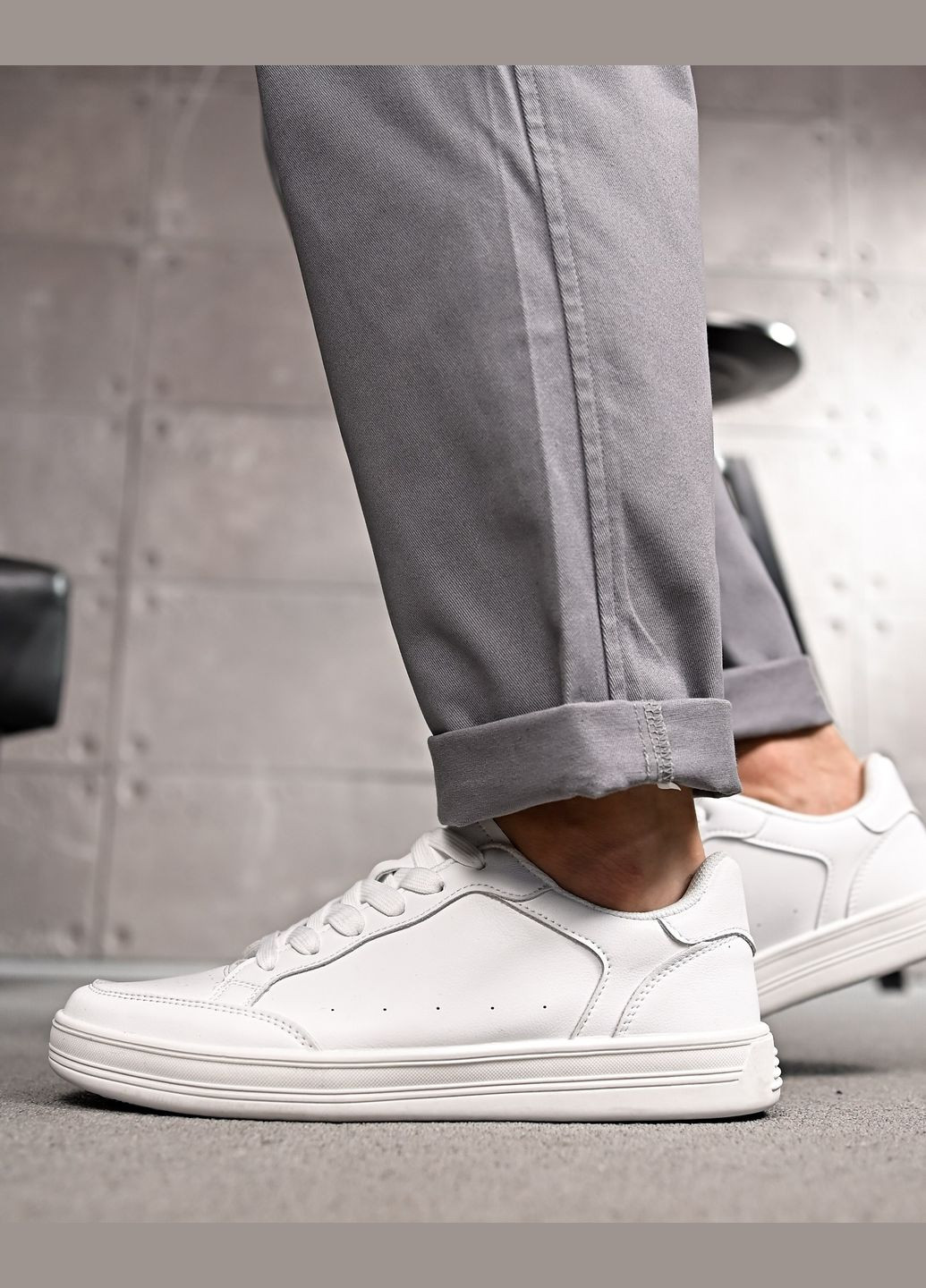 Белые демисезонные стильные мужские кроссовки кожанные белые No Brand