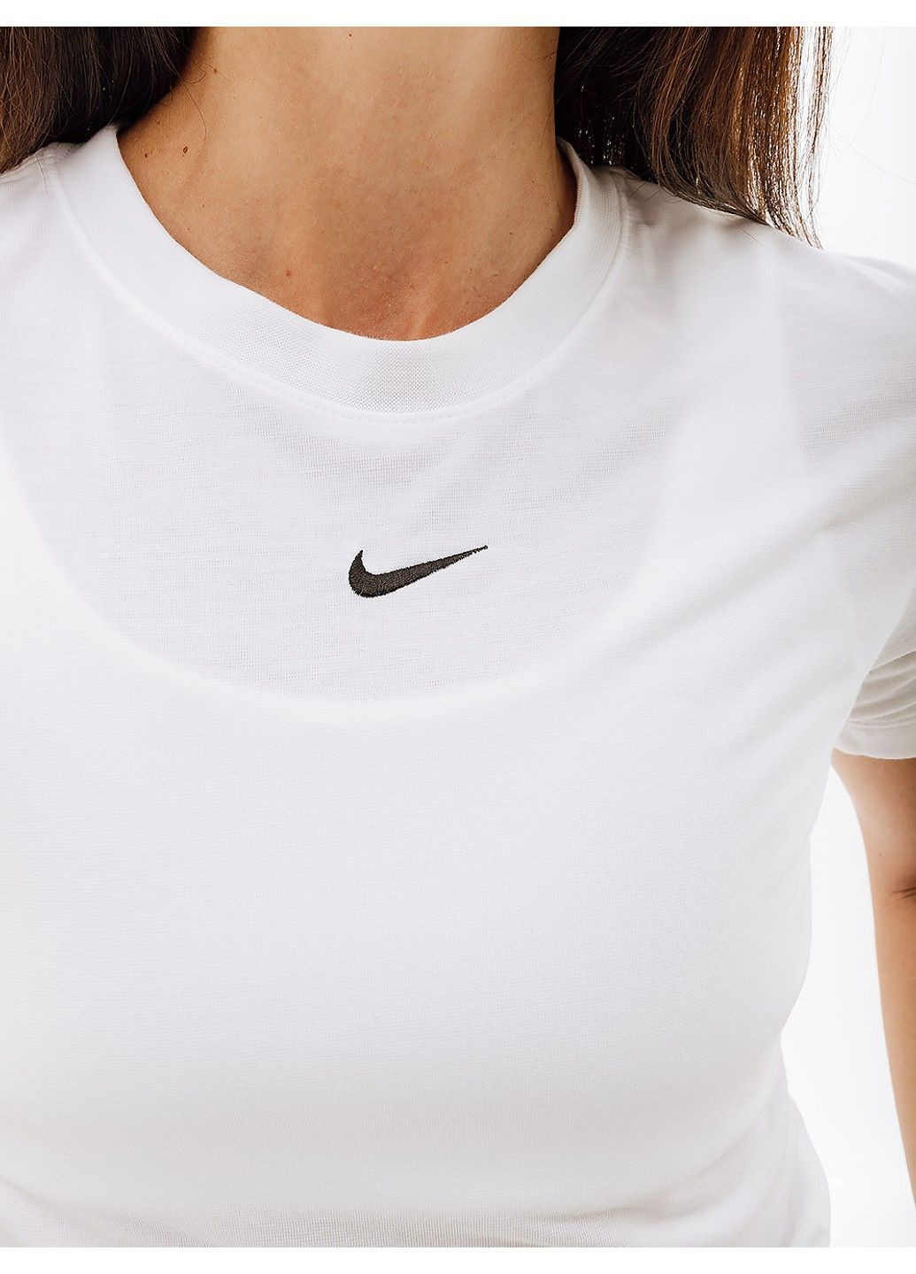 Белая демисезон футболка w nsw tee essntl slim crp lbr Nike