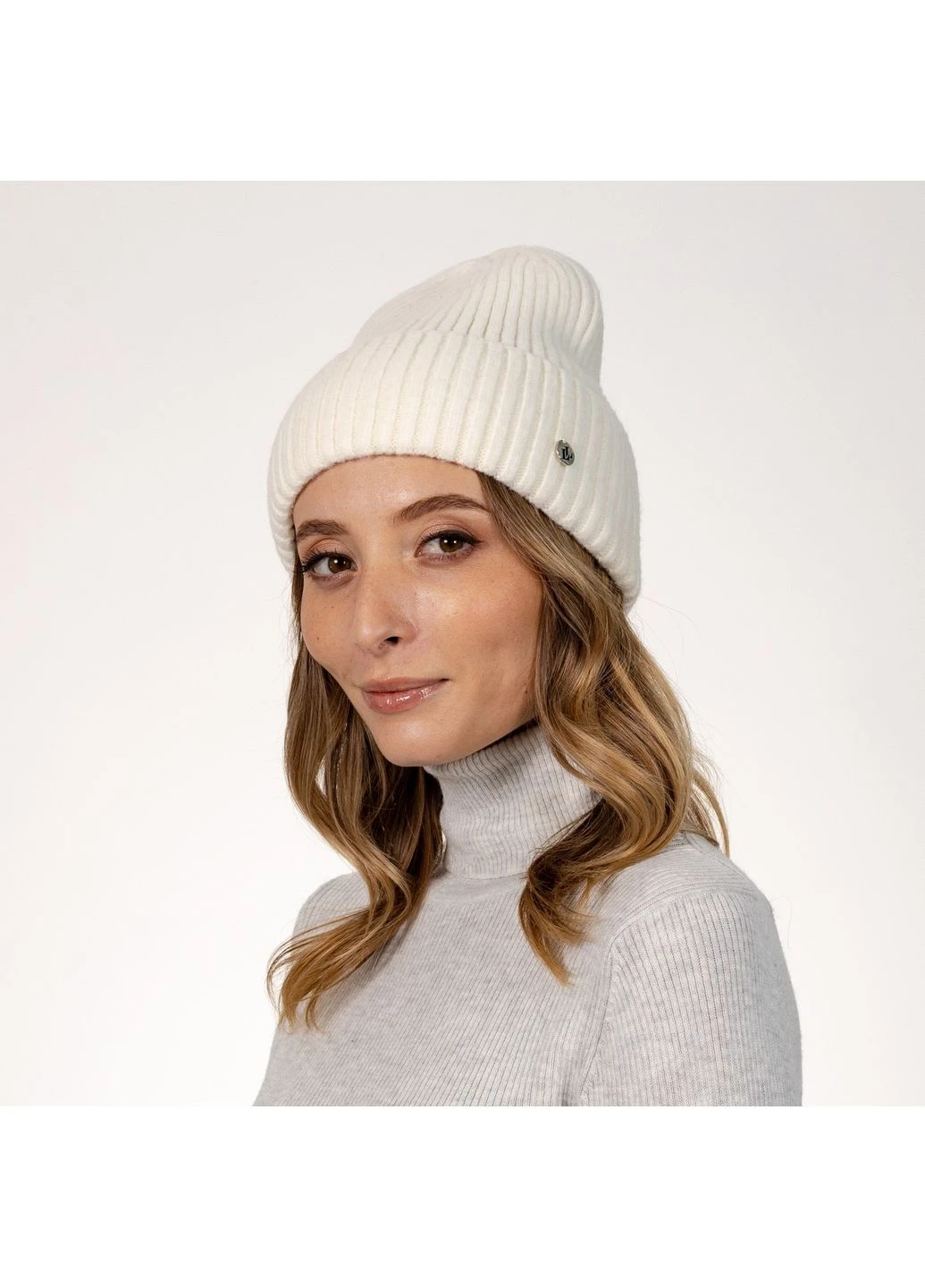Шапка бини женская шерсть мериноса молочная EVELYN LuckyLOOK 955-555 (322791292)
