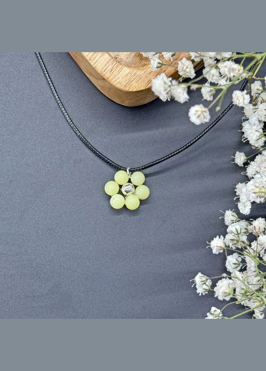 Квіточка натуральний камінь Жадеїт лимонний на шнурі 17мм+- L-45-50см No Brand Кулон (337995572)