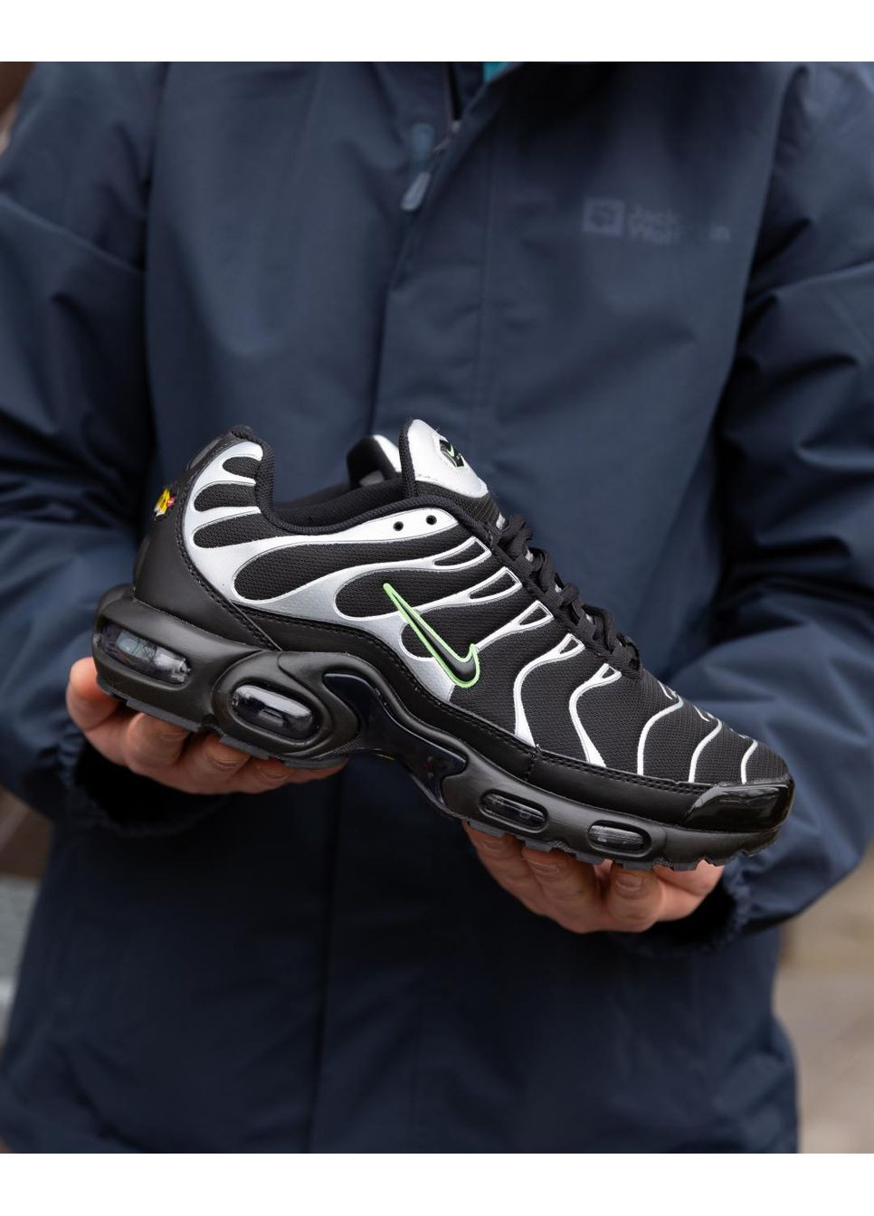 Серые демисезонные кроссовки мужские nike air max plus tn black silver green найк аир макс тн плюс No Brand