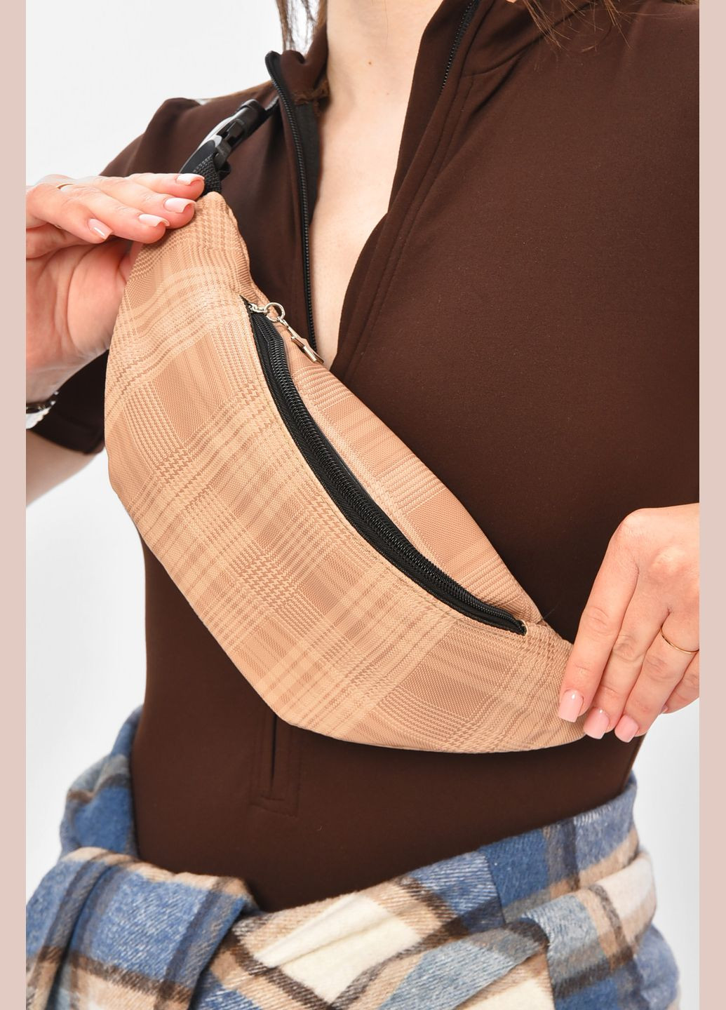 Бананка женская бежевого цвета с принтом Let's Shop (335007262)