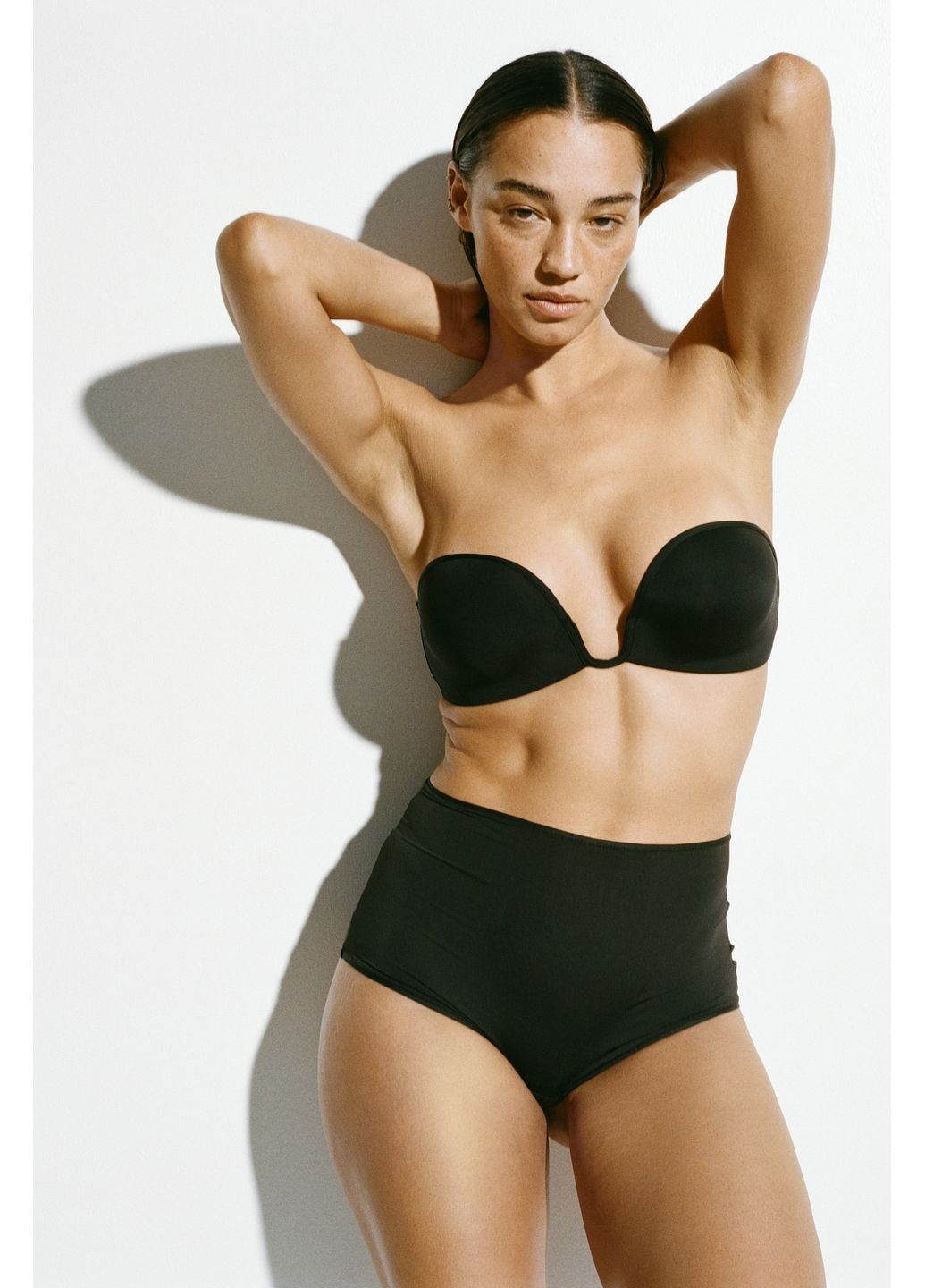 Чорний бюстгальтер H&M