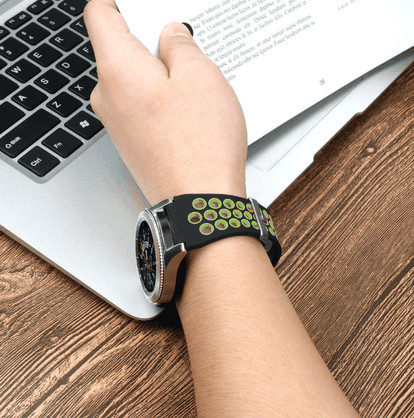 Спортивный ремешок с перфорацией для часов Samsung Galaxy Watch 46 mm SM-R800 - Black&Green Primo (333720282)