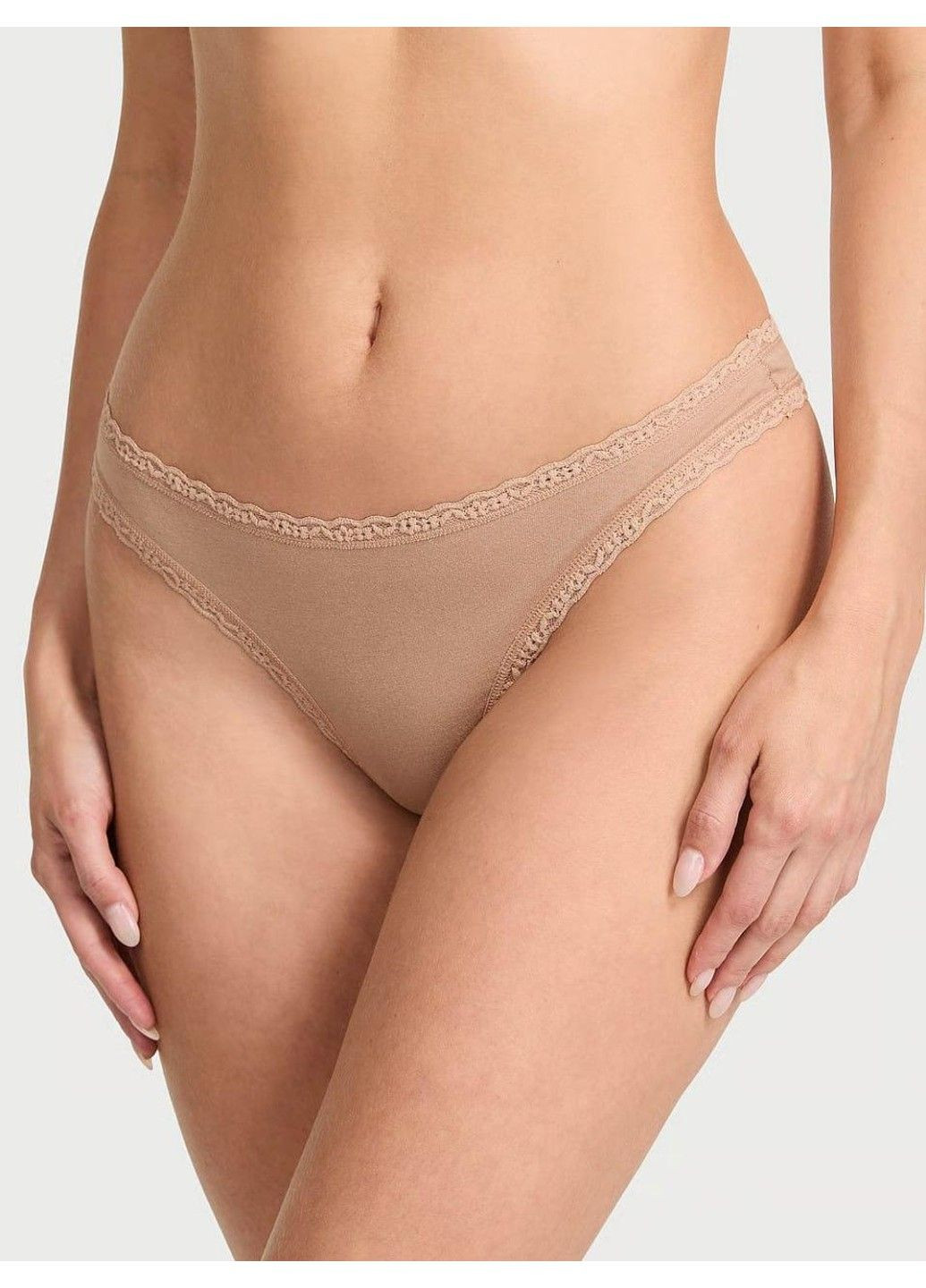 Трусики-стринги женские хлопковые The Lacie Cotton Lace-Waist Thong бежевые Victoria's Secret (348142943)