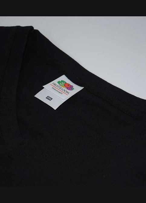 Чорна футболка чоловіча valueweight v-neck (061066036m) з коротким рукавом Fruit of the Loom
