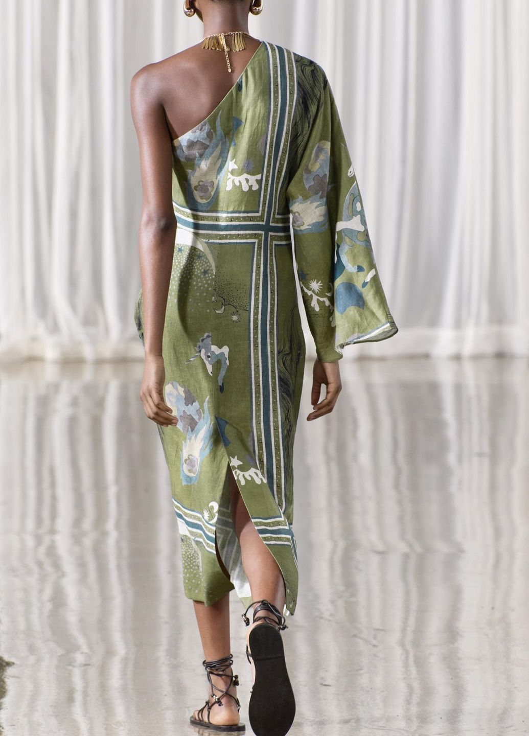 Зеленое повседневный платье Zara с абстрактным узором