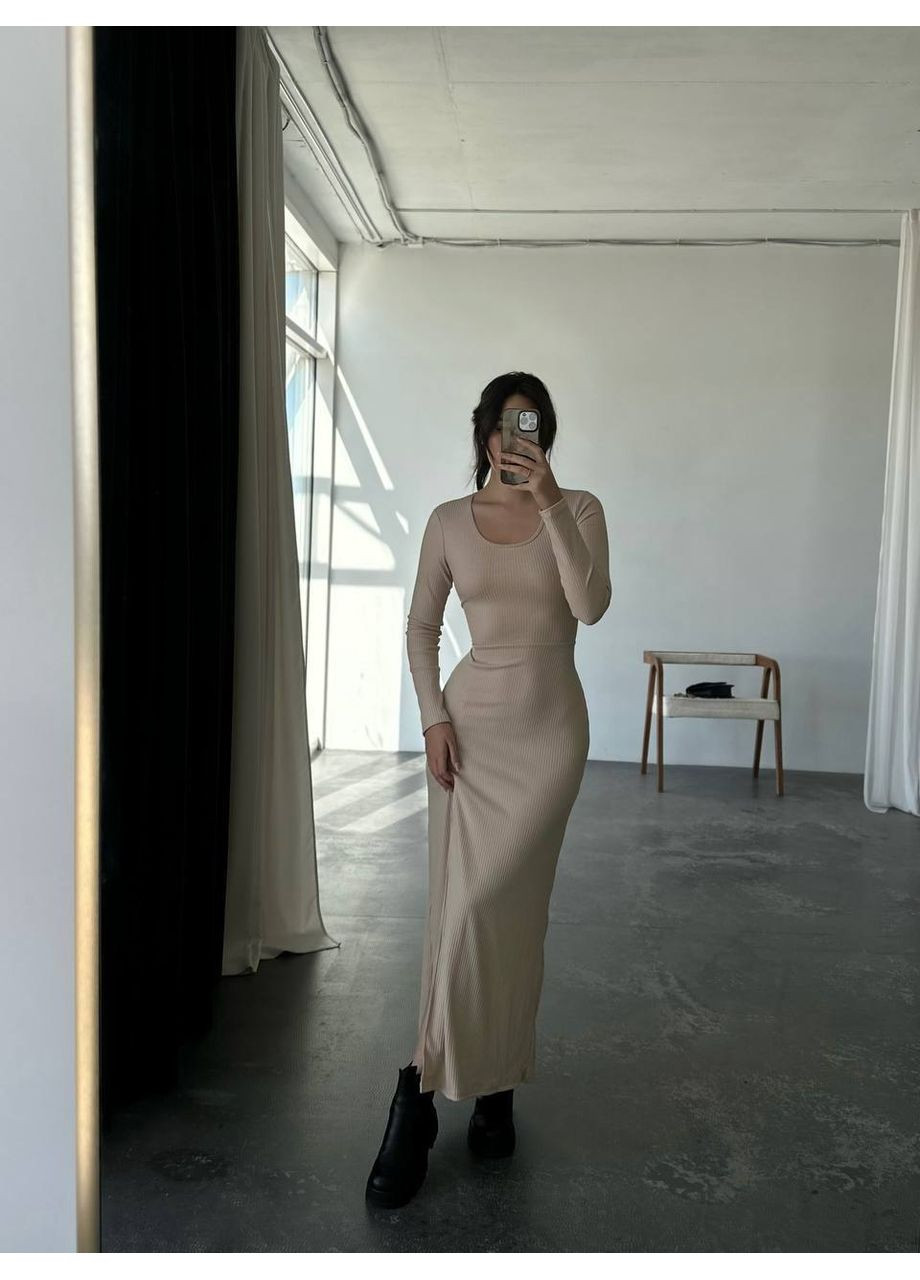 Світло-бежева сукня з корсетними зав'язками та розрізом No Brand