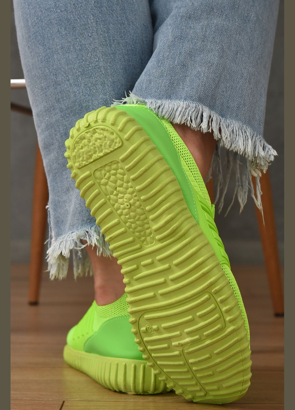 Салатові осінні кросівки жіночі салатові однотонні текстиль Let's Shop
