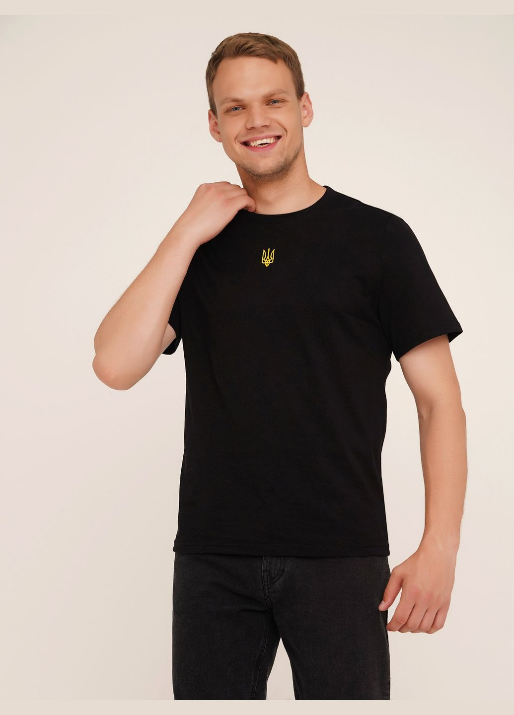 Черная футболка с принтом мужская герб золотой e-mb02307 черный shop (2000990242747) LAWA Футболка патріотична