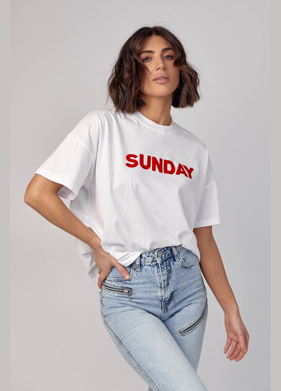 Красная летняя женская футболка oversize с надписью sunday Lurex