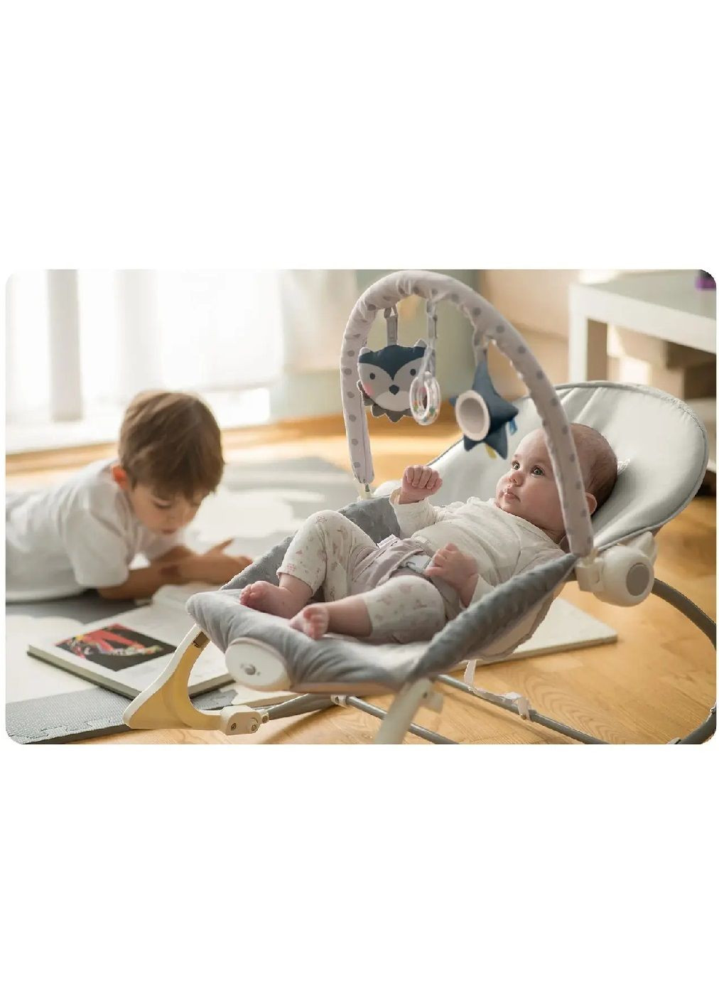 Дитяче крісло гойдалка шезлонг з вібрацією знімним оголів'ям іграшками для дітей малюків від народження (477146-Prob) Сіро-синє Unbranded (294908236)