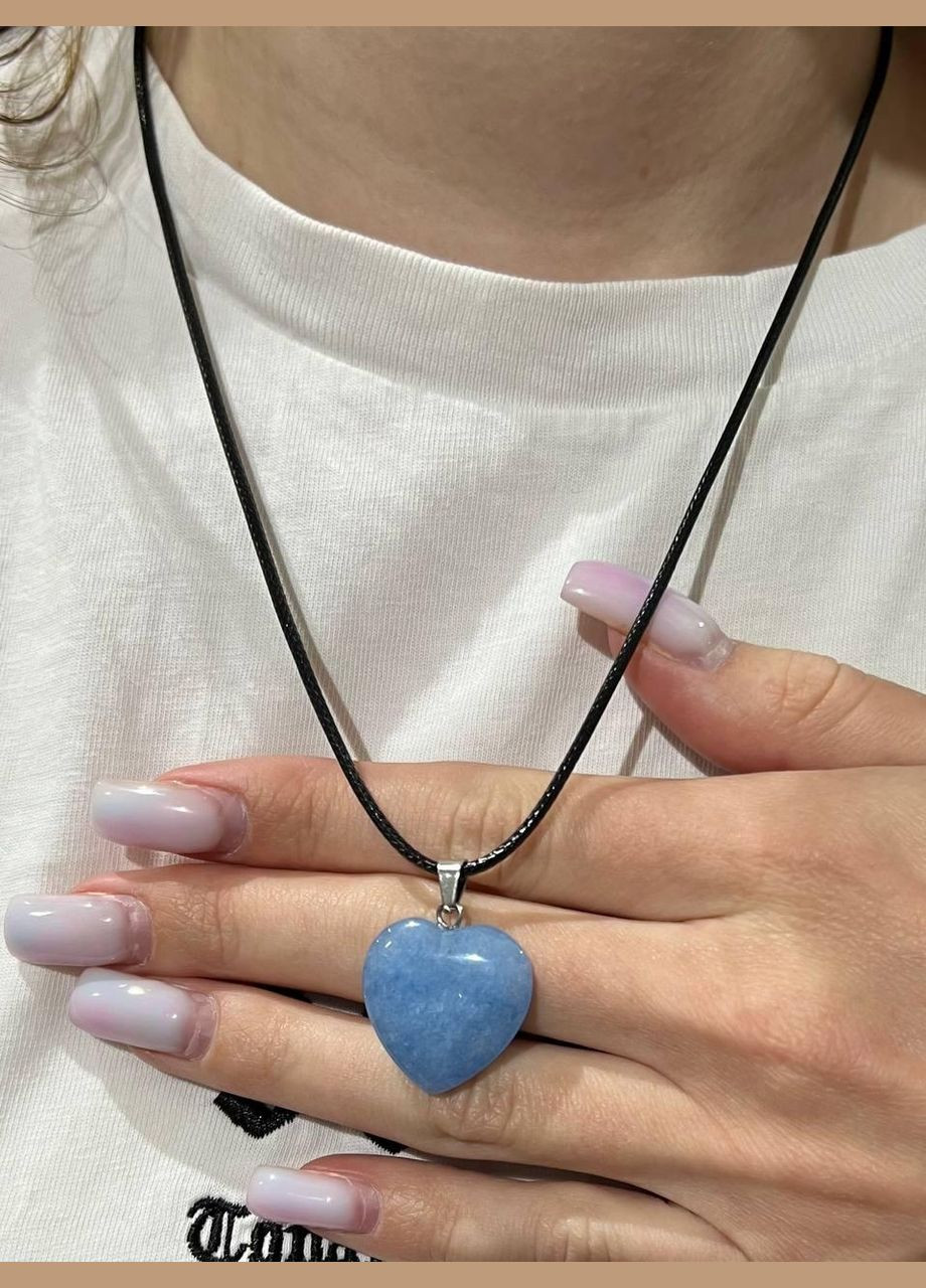 Кулон з натуральним каменем Блакитний Аквамарин у формі серця на шнурку у подарунковій коробочці No Brand (331291768)
