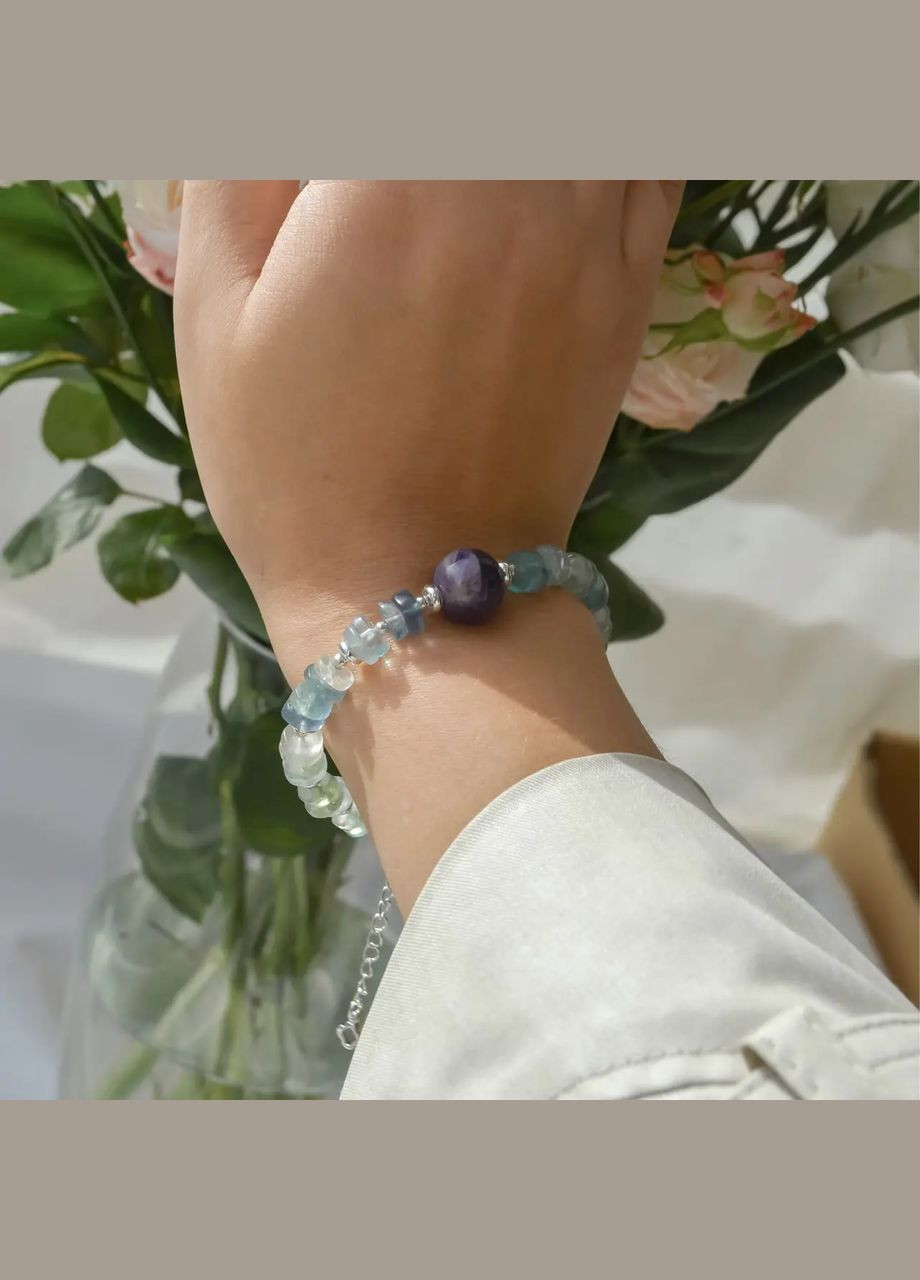 Браслет натуральний камінь Флюорит зі вставкою Аметист, фур-ра гіп-ний сплав кольору срібло d-7х3мм+- L-18-23см No Brand браслет (303283201)