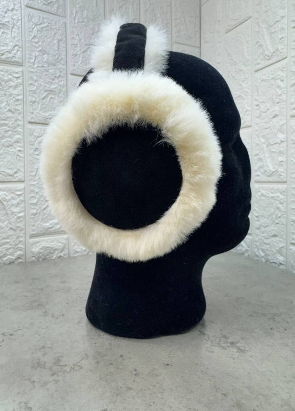 Навушники хутряні на зиму, чорно-білі вушки жіночі з хутра зимові No Brand (366560206)