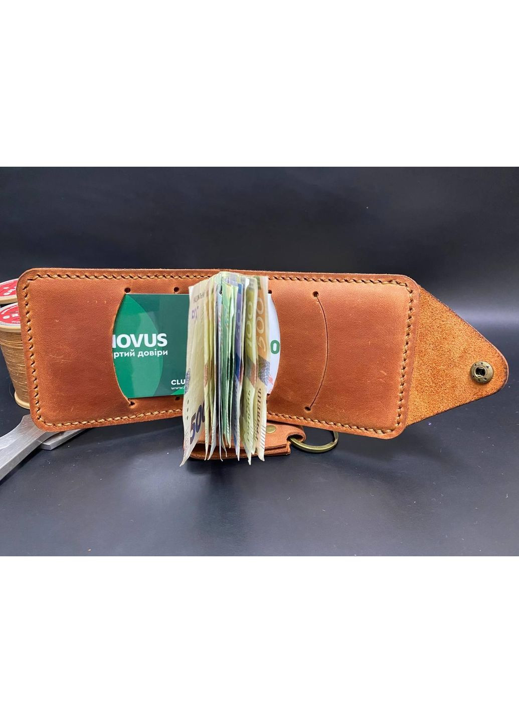 Затиск Для Грошей із Натуральної Шкіри Ручної Роботи з Монетницею з Гербом Набір + Брелок Коньячний Колір Шкіряний Гаманець No Brand (358203466)
