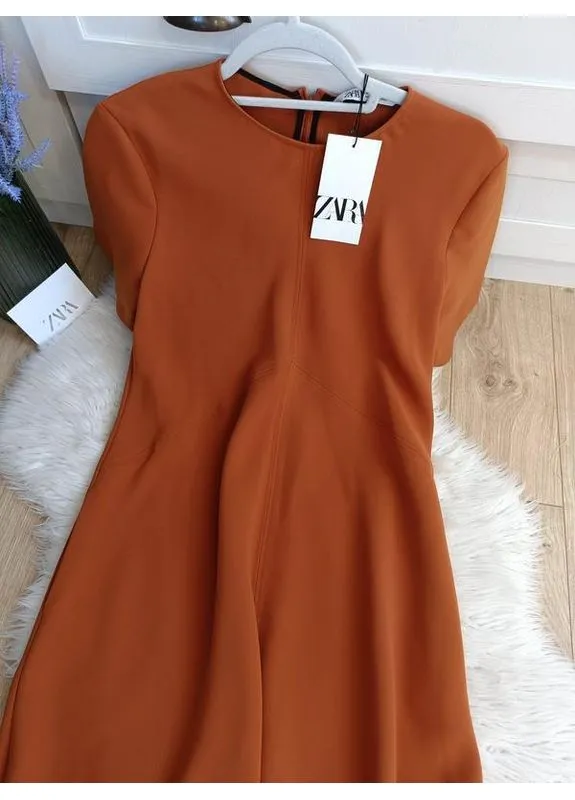 Помаранчева сукня розклешенам низом та короткими рукавами Zara