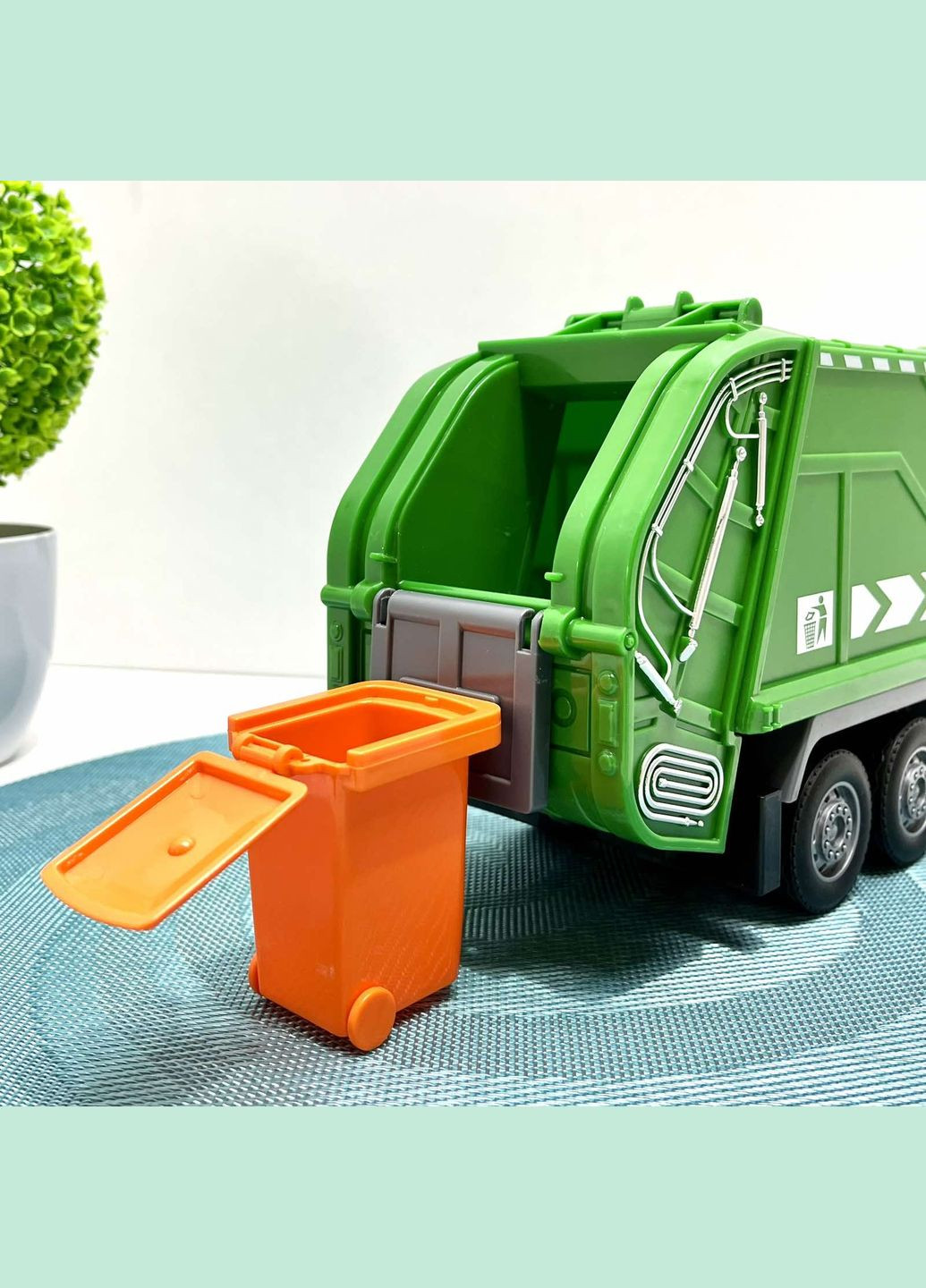 Сміттєвоз на радіокеруванні світло рухомі деталі на акумуляторі 32 см Зелений (HT077) No Brand (307823797)