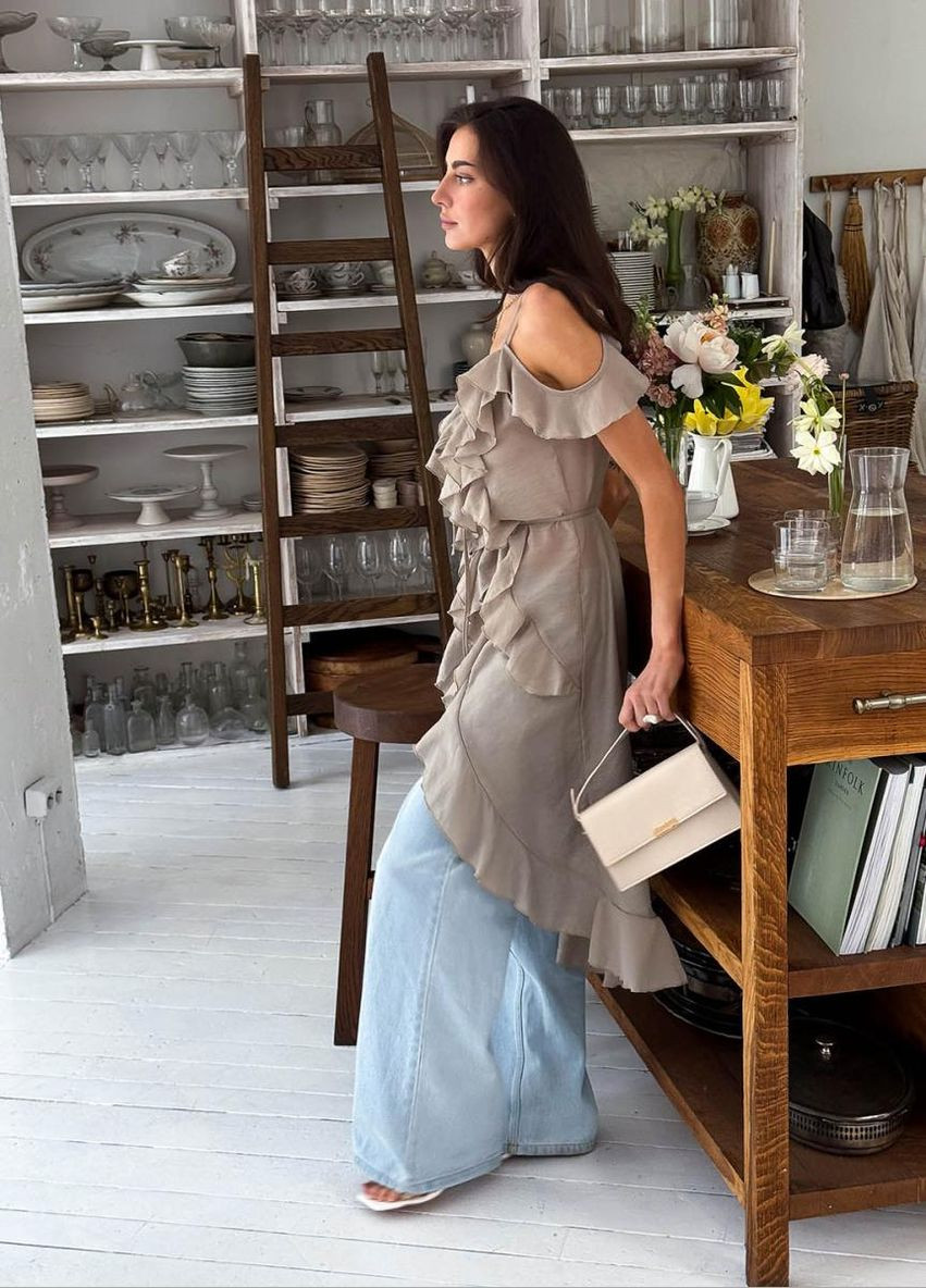 Бежевая блузка с воланами длинная Art Knit