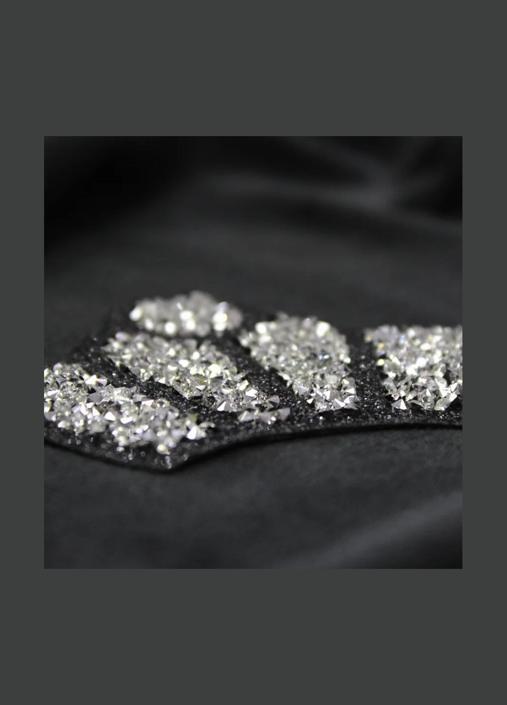 Нашивка с акриловыми камнями "Корона" черного цвета с серебряными камнями (4687) No Brand (335811487)