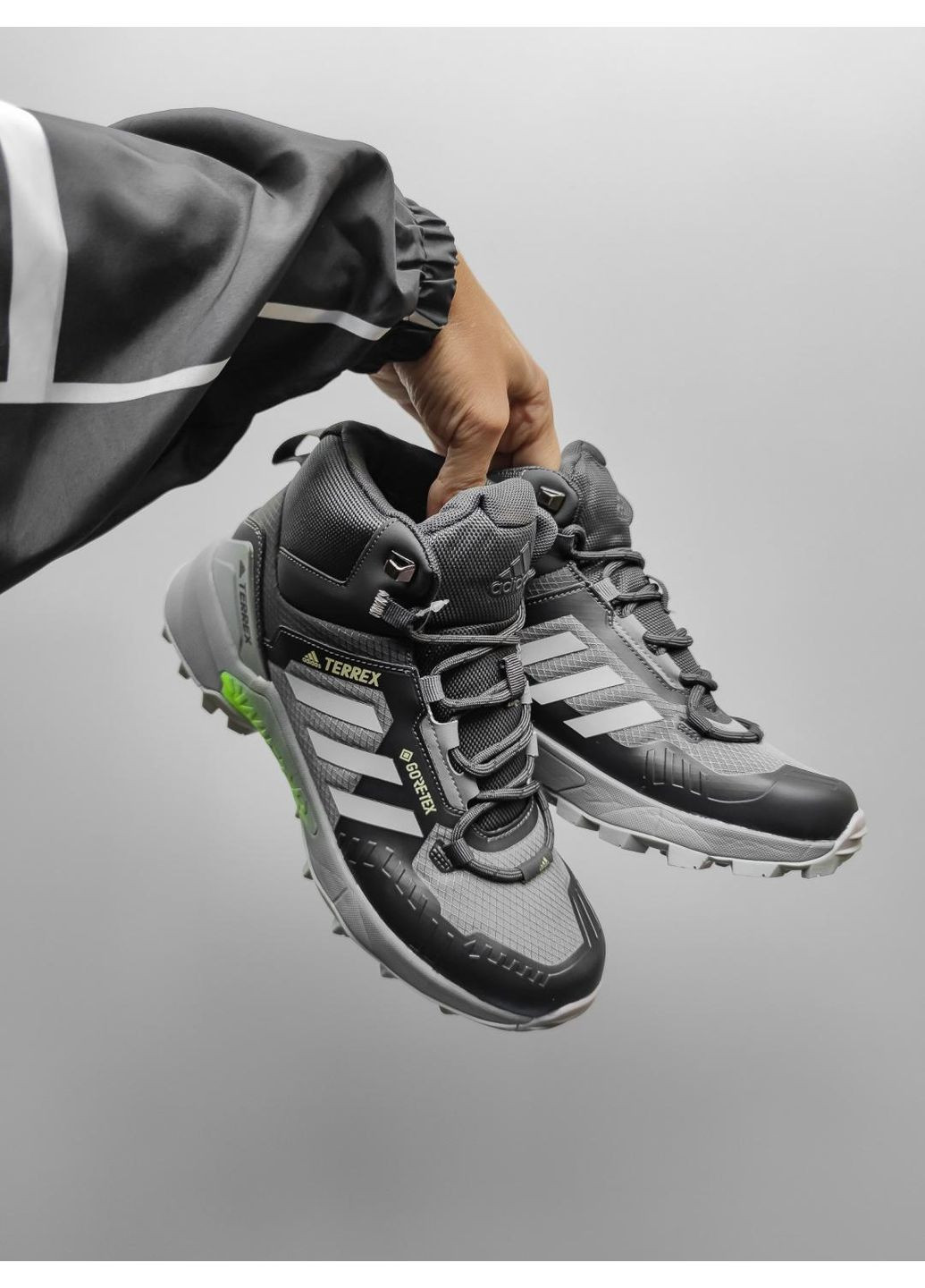 Серые демисезонные кроссовки мужские adidas terrex high grey green адидас No Brand