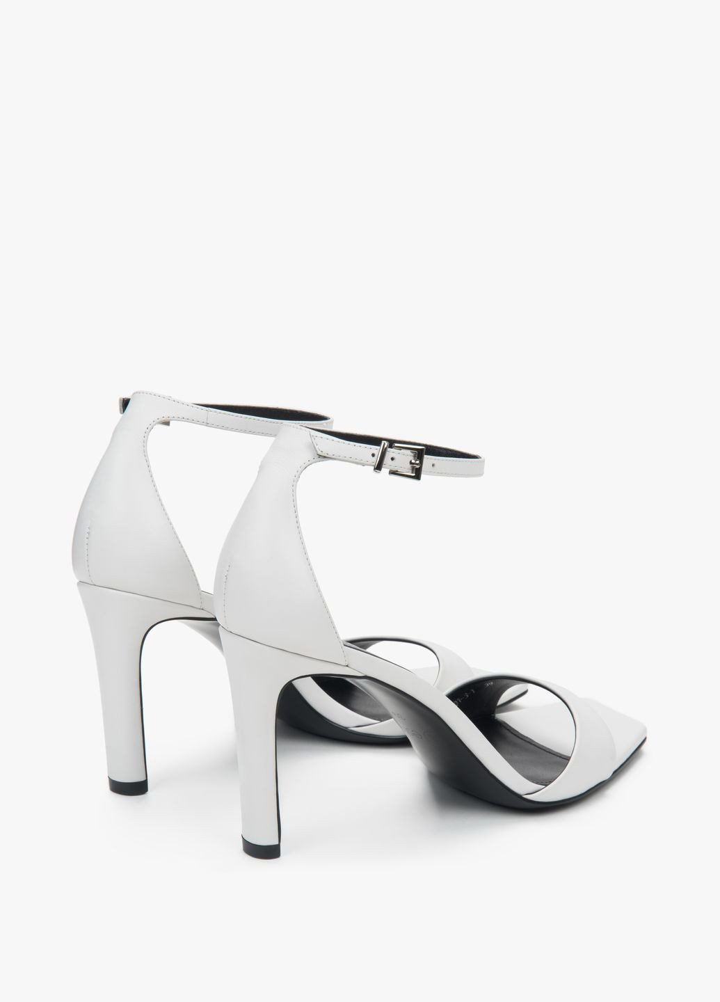 Светло-бежевые босоножки, цвет молочный Estro