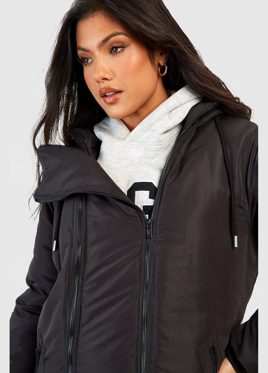 Чорна демісезонна куртка подовжена Boohoo