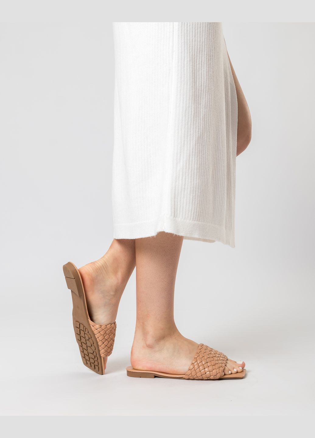 Белые шлепанцы (1190л) Linda