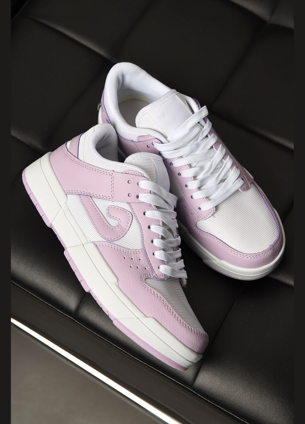 Кросівки жіночі біло-бузкового кольору на шнурівці Let's Shop білі демісезони (322765419)