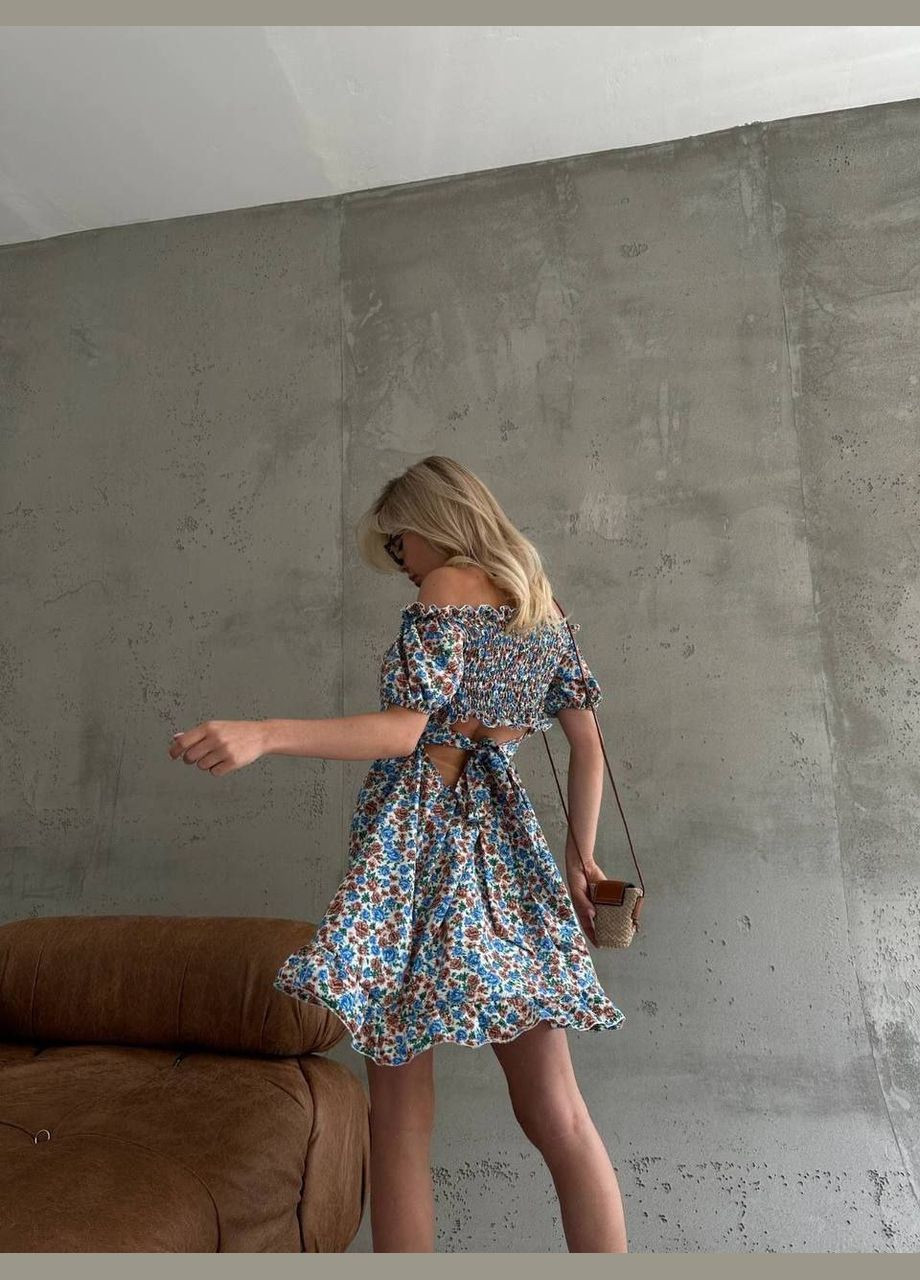 Белое летнее платье на резинке с открытой спиной короткое белое с бежевыми цветами. You Best