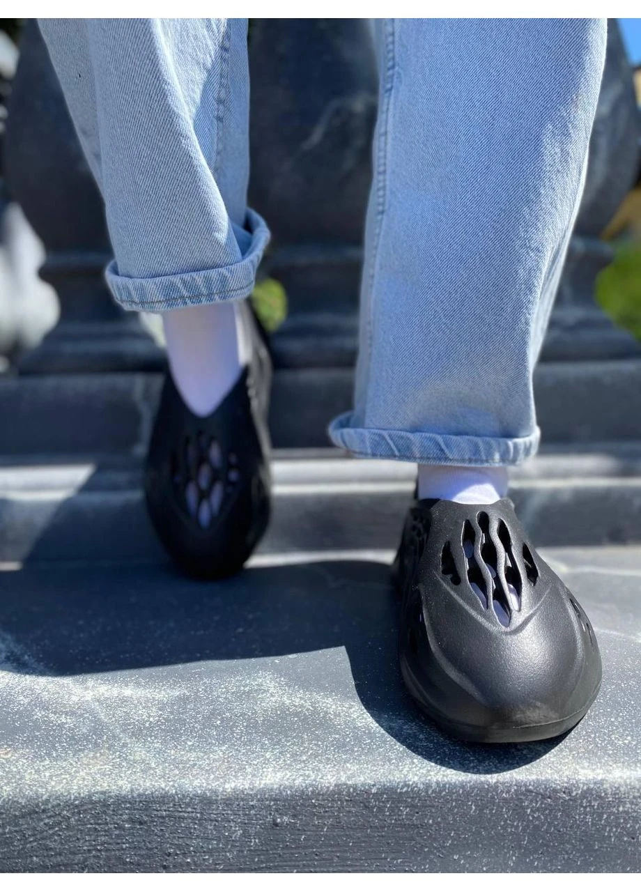 КРОССОВКИ ЖЕНСКИЕ ADIDAS YEEZY BOOST FOAM RUNNER BLACK АДИДАС ИЗИ БУСТ ЧЕРНЫЕ No Brand чёрные демисезоны (392020951)