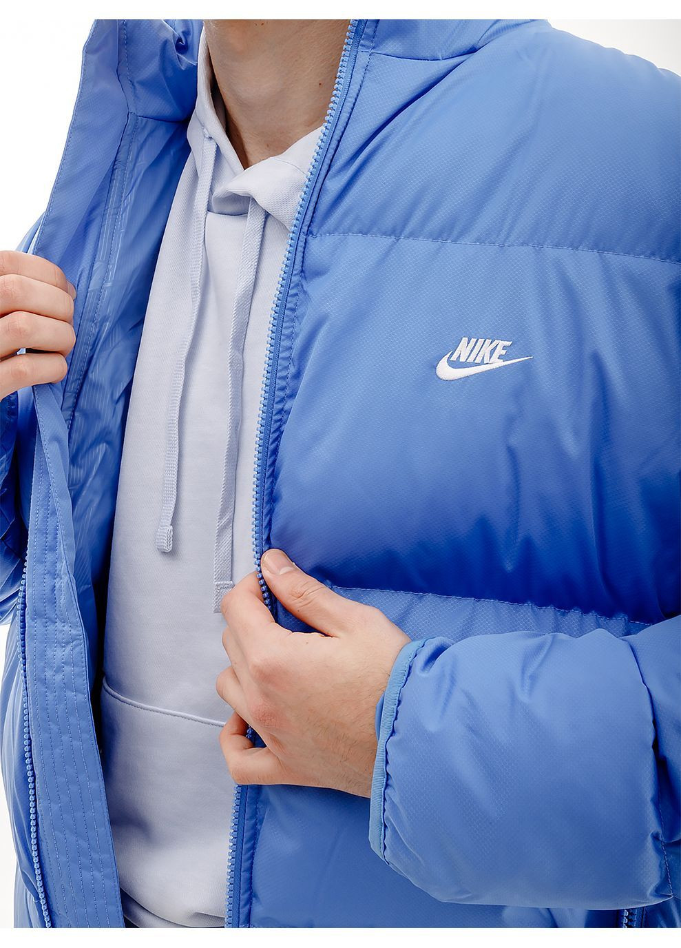 Голубая зимняя мужская куртка club puffer голубой Nike