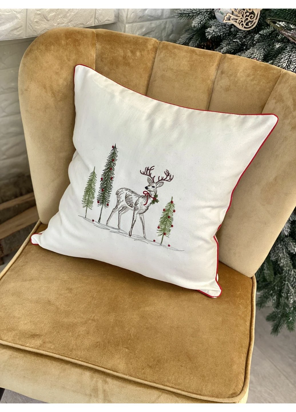 Наволочка односторонняя с вышивкой DEER LAND, 45x45, Квадратная, Новогодняя, Вышивка, 100% лен, Односторонняя LiMaSo (390488155)