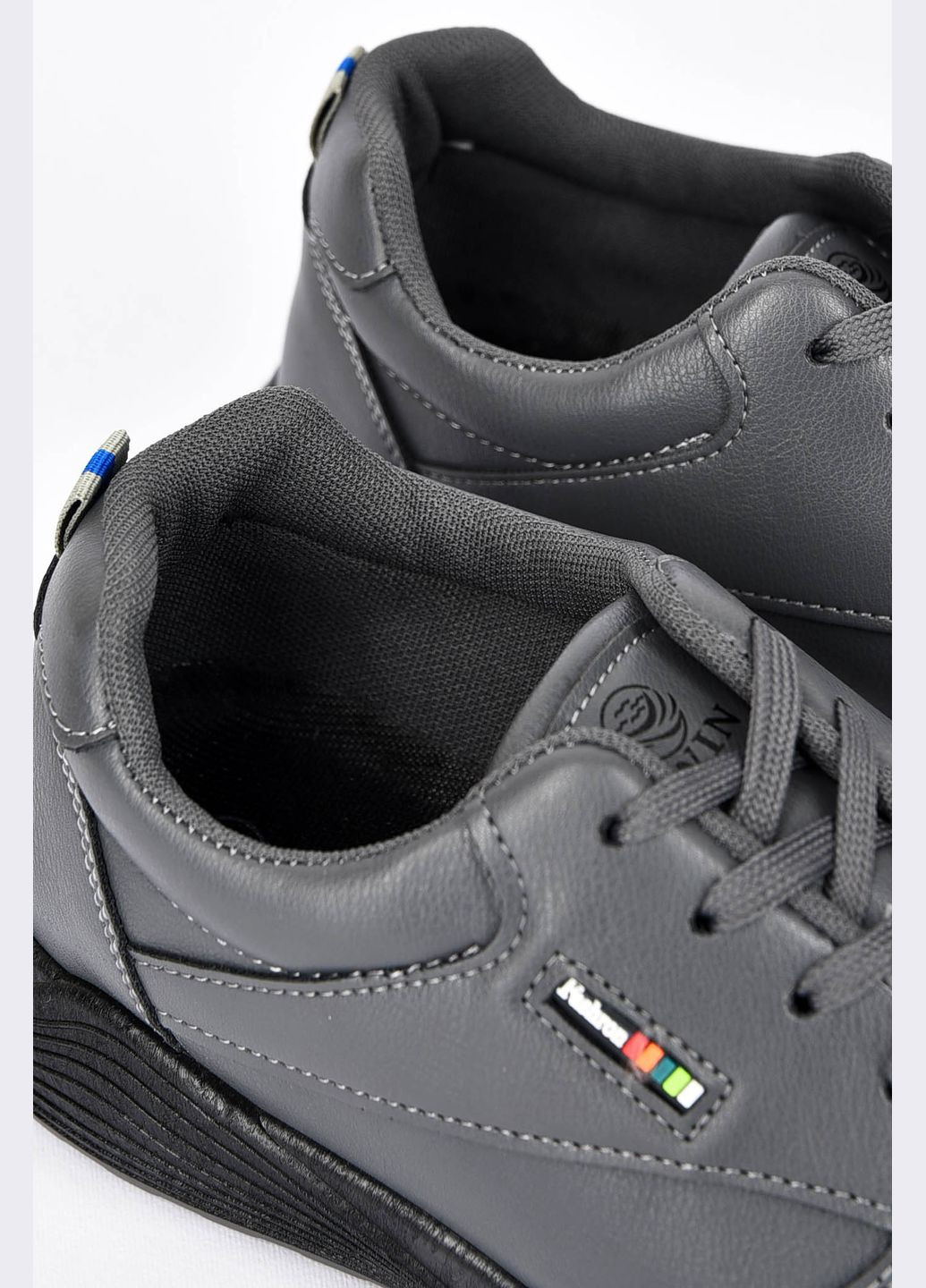 Серые демисезонные кроссовки мужские серого цвета на шнуровке Let's Shop