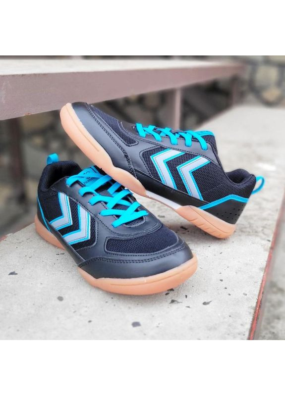 Чорні кросівки aeroteam Hummel