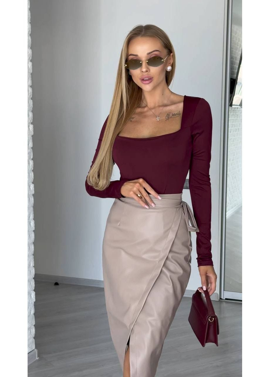 Бежевая праздничный, повседневная, коктейльный однотонная женская юбка меди из эко-кожи. Avanti на запах