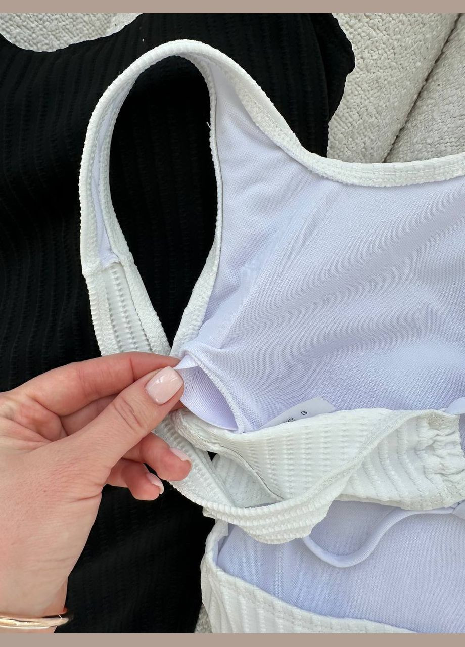 Білий літній стильний купальник в рубчик з гарною спинкою суцільний Vakko