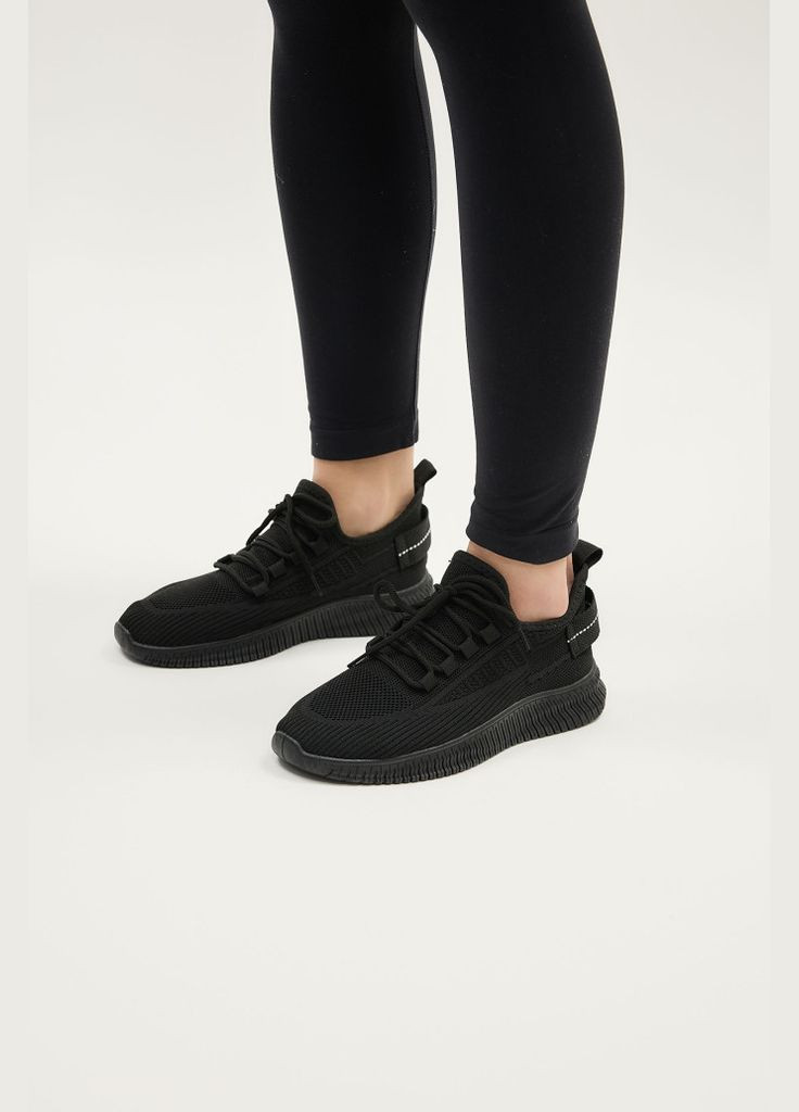 Черные демисезонные кроссовки 184100 Lonza