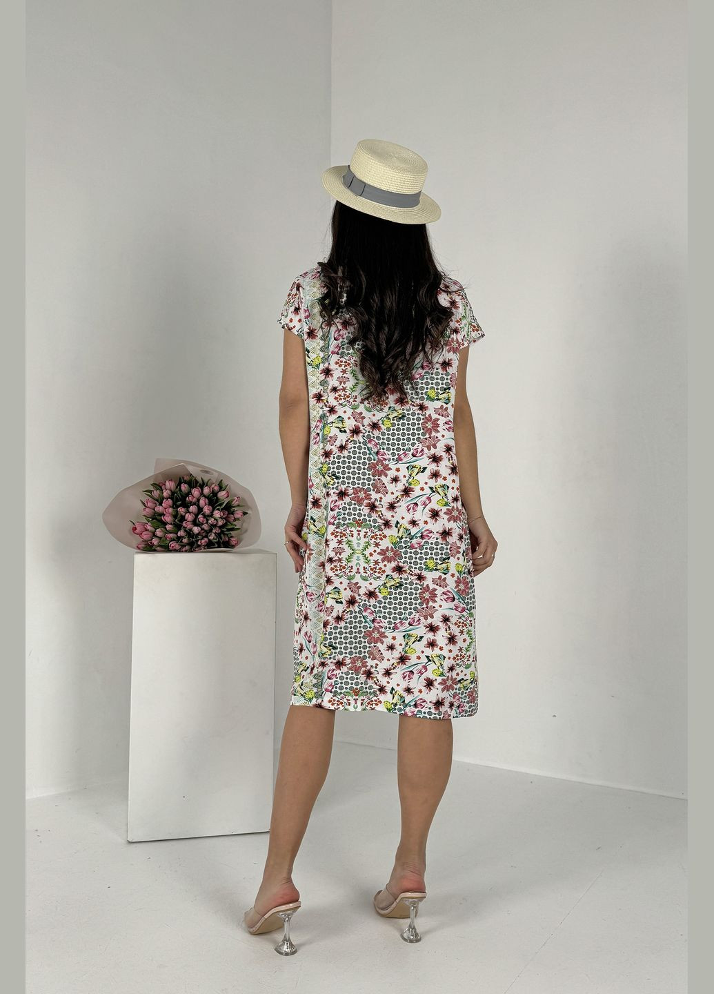 Белое повседневный, кэжуал легкое платье-футболка меди из штапеля платье-футболка INNOE с цветочным принтом