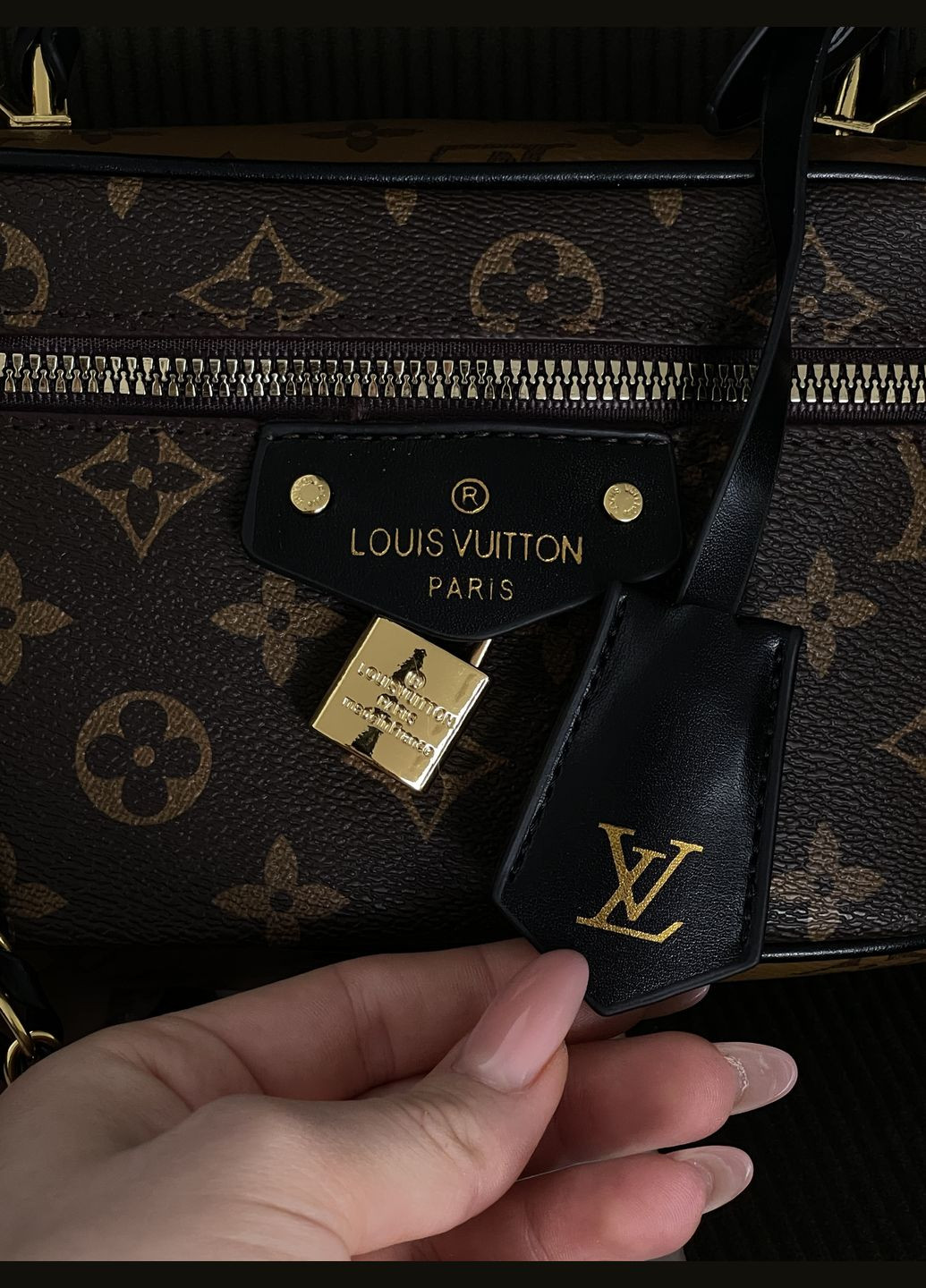 Сумка Classic Lambskin через плечо Louis Vuitton Крос-боді (325459411)