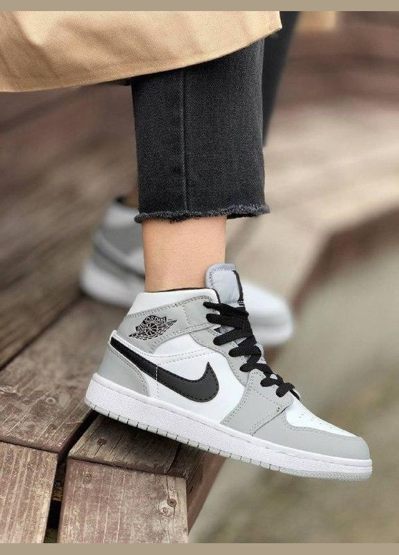 Сірі всесезонні кросівки air jordan 1 mid light smoke grey 37, без хутра Nike