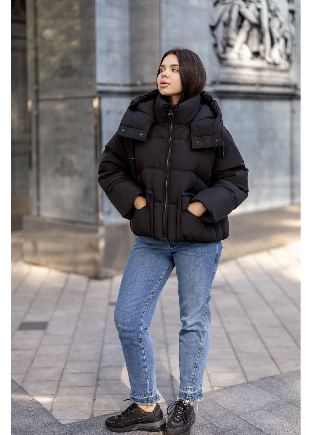 Чорна зимня жіноча зимова коротка куртка oversize 75362 Towmy